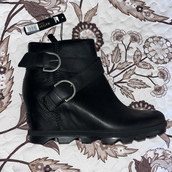 Sorel Black Heeled Ankle Boots (Waterproof) - Picture 2 of 7